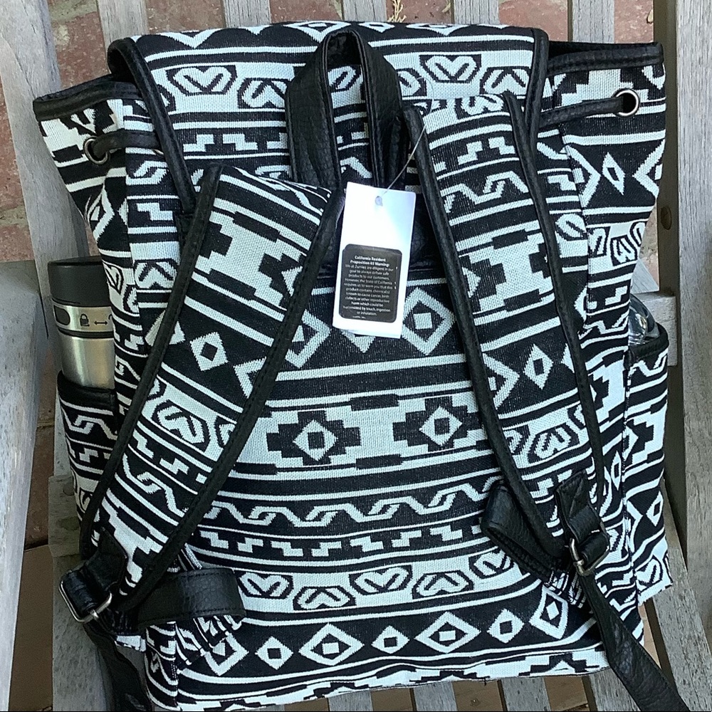 Hike,Beach,Books Black and White w Blk Trim. - Picture 6 of 12